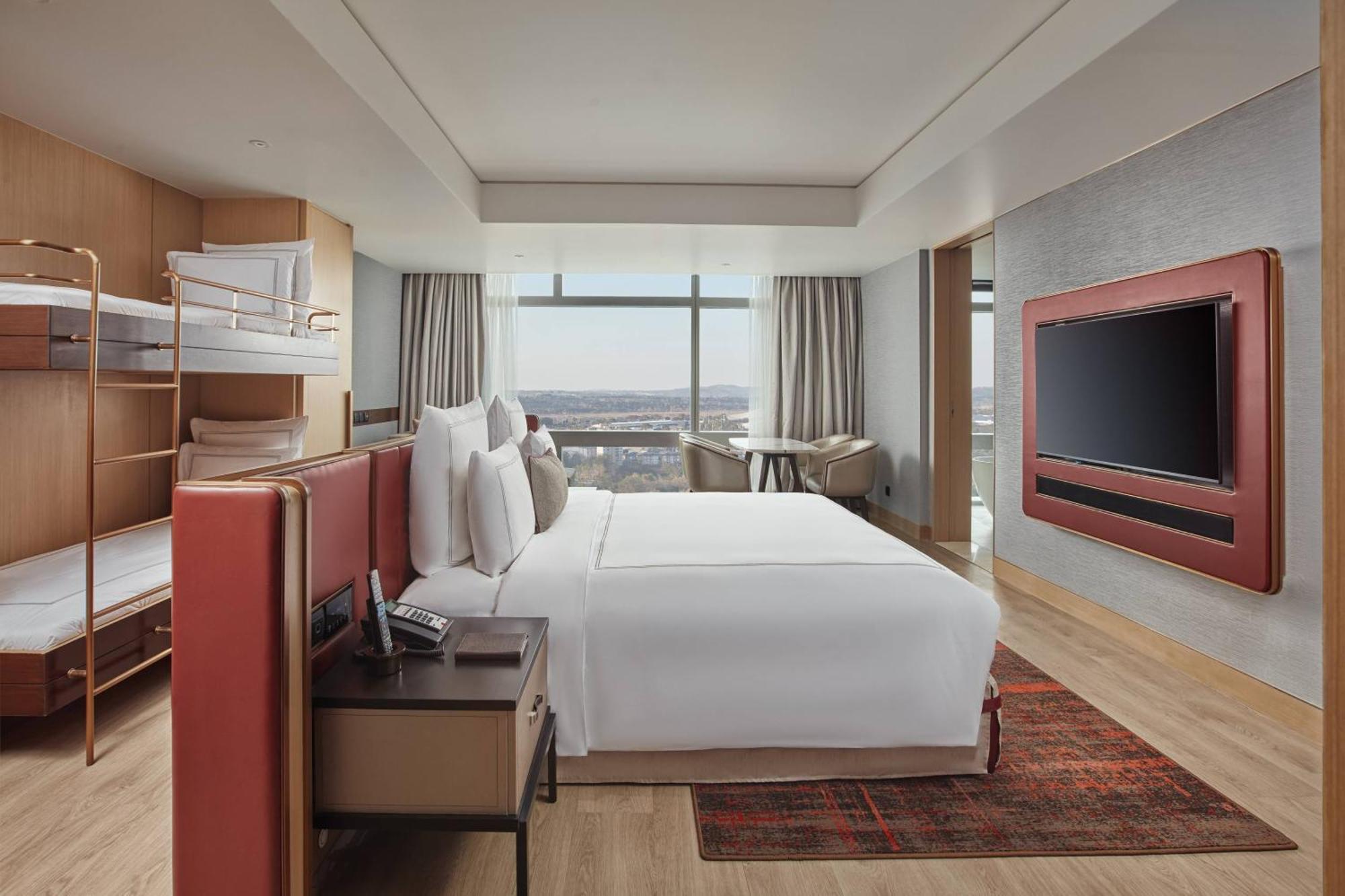 Swiss Family Suite with One King and One Bunk Bed,1718527119:JPEG